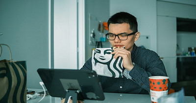 'Don’t be that coworker that works through their lunch break': Employees discuss whether if it's okay or not to spend your lunch break working