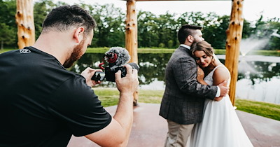 Aunt wants to use the wedding photographer to take personal family photos, the couple denies it, and now a family feud has been created: 'I said they are welcome to book their own photographer during the 2-hour gap, or they can toss us $1,000'