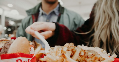 Fast food restaurant hires employee, declines to contact them, and fires them within 2 weeks: 'Never went in or earned a cent'