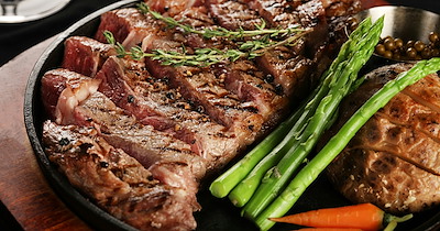 18-year-old cooks steak dinner for his friends, friends refuse to eat it and force him to order pizza instead: 'My friend said my diet food is killing the vibe.'