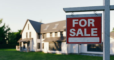 Homeowners sell house, new owner demands they mow the lawn at 9 PM the day before closing: 'We have had weekly lawn service'