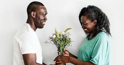 Is it the thought that counts in a relationship?—Woman receives weekly flowers from boyfriend, gets annoyed when coworker tells her they come from their workplace lobby