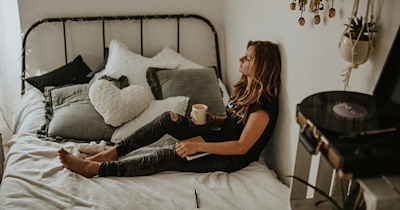 ‘He told me that I visibly seek people out, implying I seem desperate, and that there's nothing wrong with feeling lonely’: Man tries to seduce woman by telling her she appears needy