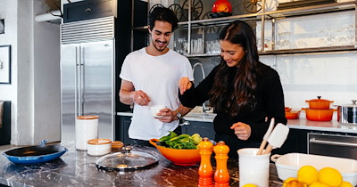 Woman doesn’t know how to keep her invasive roommate away while she’s cooking: ‘He also keeps trying to make convo, lingers, and literally watches me prepare dinner when I just wanna focus, chill, and not make conversation’