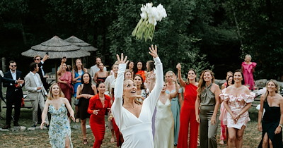 24-year-old woman catches the bouquet at her friend's wedding, then gets publicly humiliated by the bride who claims to redo the toss because she assumes she's already getting married: 'What are you even doing up here?'