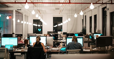 Company mandates return to office, employee receives warning for working from home when they have 40 desks for 60 people: 'The expectation is that you find a solution in real time'