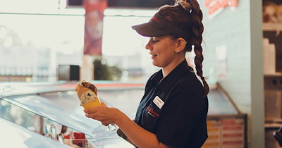 Massachusetts Ice Cream Parlor Owner Scolds Entitled Customers for Screaming at his Teenage Employees: 'They are children. Grow up and act your age.'