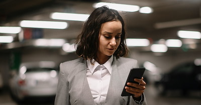 Job applicant arrives at interview 5 minutes early, recruiter repeatedly calls when she doesn't arrive 20 minutes before: 'I am worried I wont get the job because of this'