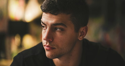 27-year-old boyfriend pays his share of hotel deposit before girlfriend turns vacation into a girls' trip, then refuses to cover the remaining hotel balance for her friends: 'A supportive boyfriend wouldn't care about the money'