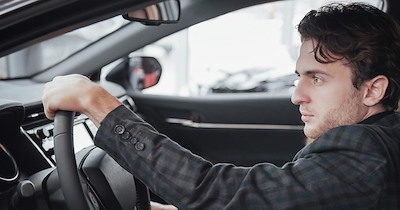 Employee with 1 hour commute complains about gas prices, manager struggles to accommodate him: 'Wouldn't want to lose him for this'
