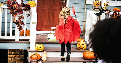 HOA bans residents from handing out full-sized candy bars on Halloween: 'This request is intended to help keep the experience consistent throughout the neighborhood'
