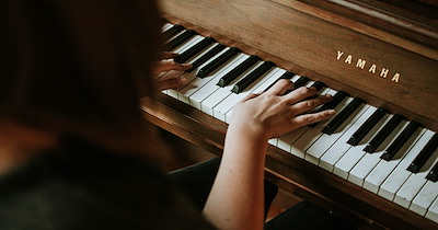 Husband offers niece her wife's piano without first consulting with her if she wants to give it up, now sister-in-law wants her to pay the $300 fee for the movers: '[Wife said] that if [SIL] wants it for her daughter it’s $1,400, and take the $300'
