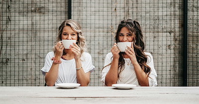 Bride gets upset and throws a temper tantrum when her sister gives advice on changing the seating chart to avoid conflict with some family members: ‘The final decision is mine’
