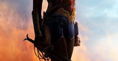 Gal Gadot Just Shared a New Wonder Woman Poster, and It's Better Than We Could've Hoped For