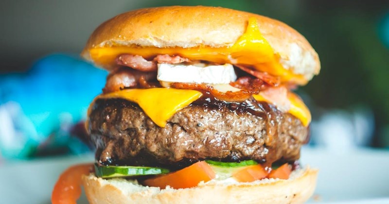 ‘It's important to be kind’: Man is rewarded with free food after Karen Boomer freaks out because her food is taking too long, despite being at the wrong restaurant