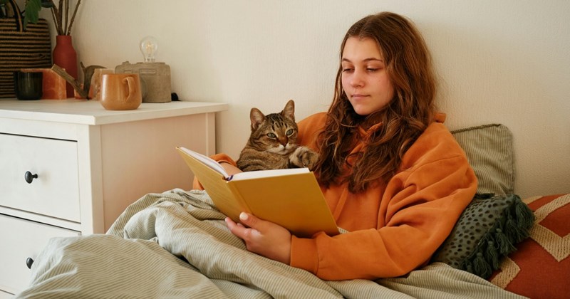 Former roommate tries to steal woman's cat from her after she moves in with her boyfriend, woman adamantly refuses: ‘That was MY CAT’