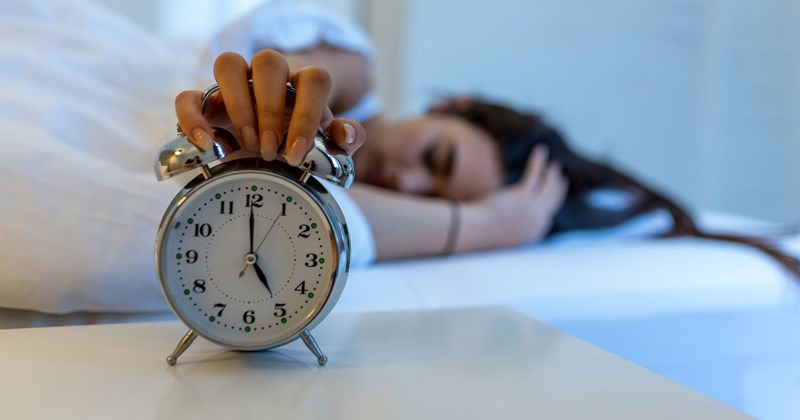 family drama bride marriage wedding party alarm clock sunrise wedding brides wedding cake family weddings Weddings - 44573701