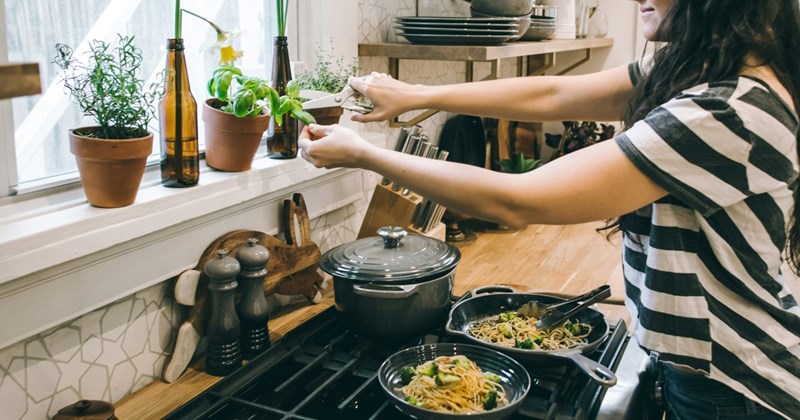 bad roommate bad roommates flatmate psycho roommate kitchen gross food food sharing space roommates college Roommates - 44574469