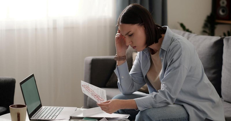 Tenant refuses to pay roommate back after they cover her rent for months, roommate takes the money without asking: ‘Suddenly there were delays and excuses’