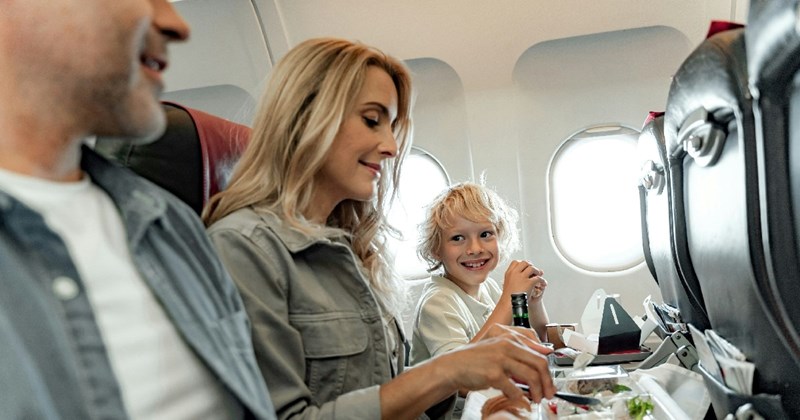 cheezburger seatmate flight attendant flight shake shack passenger food airplane entitled people Entitled People - 44728837