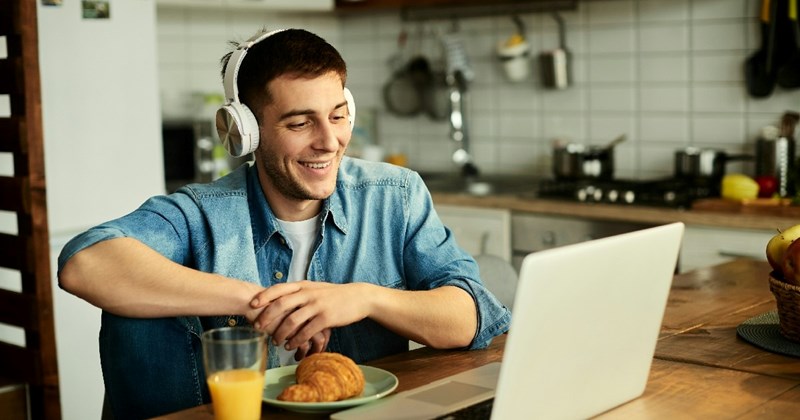 workplace discussion meetings workplace-stories remote work employee manager lunch funny work stories Employment - 44803845