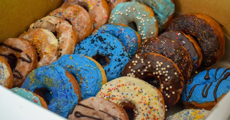 employee Coworkers donuts coworkers Office greedy dessert - 44819973