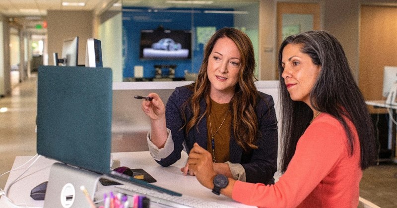 boss employee toxic-workplace manager coworkers family matters clocking in Employment - 44897029