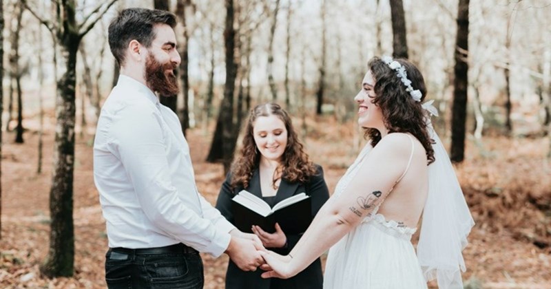 bride marriage groom officiant supportive siblings wife husband wedding family little sister big sister Family - 44906501