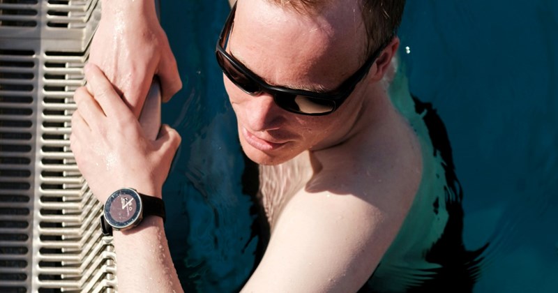 Family guests brother siblings tourists family entitled people - 44943877