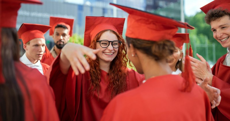 family drama wedding drama reddit story graduation day reddit thread cousins Family - 44973573