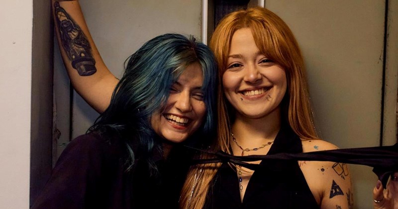 best friend blue hair mother