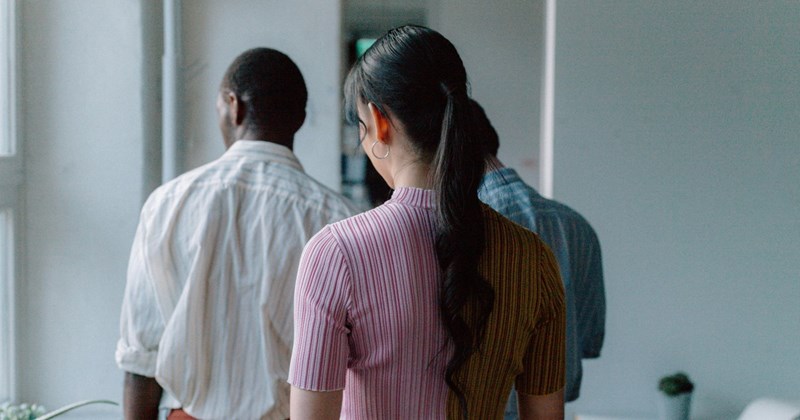 Worker refuses to arrive an hour early to shift despite coworkers' demands, insists on clocking in and out right on time: ‘They complain’