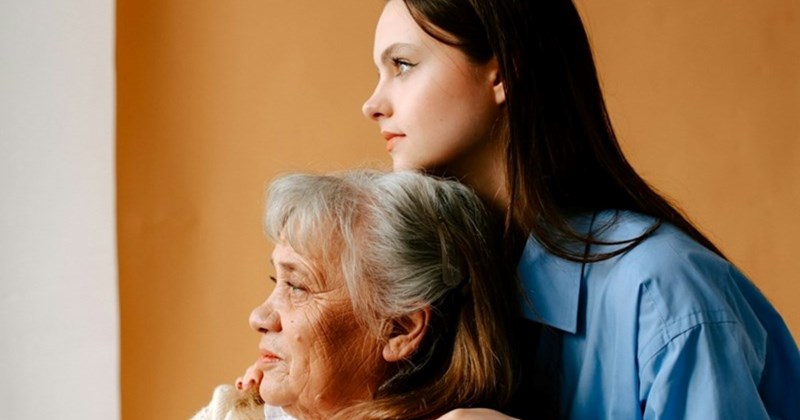 adult daughter student loans mother drama student motherhood acting school family mom theater major Family - 45119493