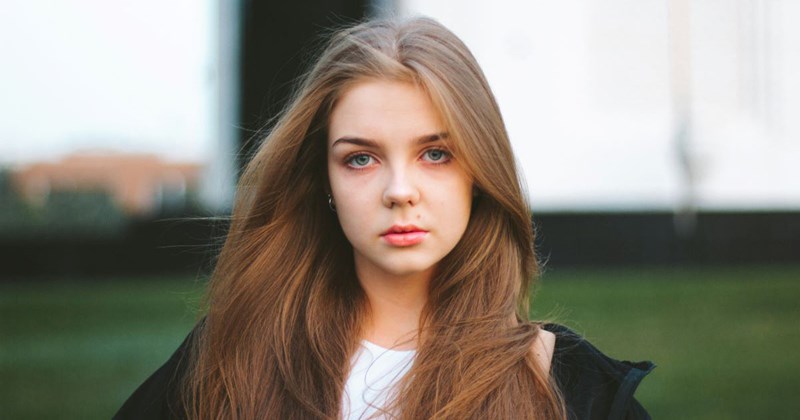 A teenage girl who will never let her stepmother take the place of her late mother. 