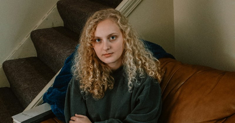 Mom demands 25-year-old daughter move out of her condo so that 18-year-old sister can move in instead, daughter refuses: ‘You're playing favorites’