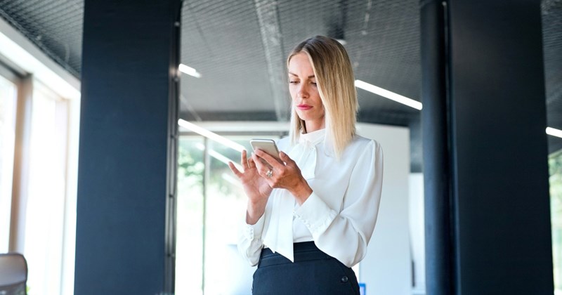Manager finds her employees' secret group chat, reads everything they said behind her back: ‘Let's invite her, maybe we can get free lunch’