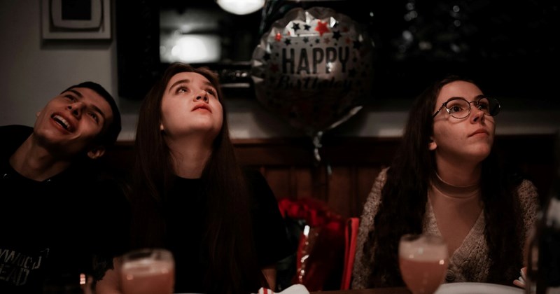 drama birthday lateness friends friend drama dinner late friend group Friends - 45222149
