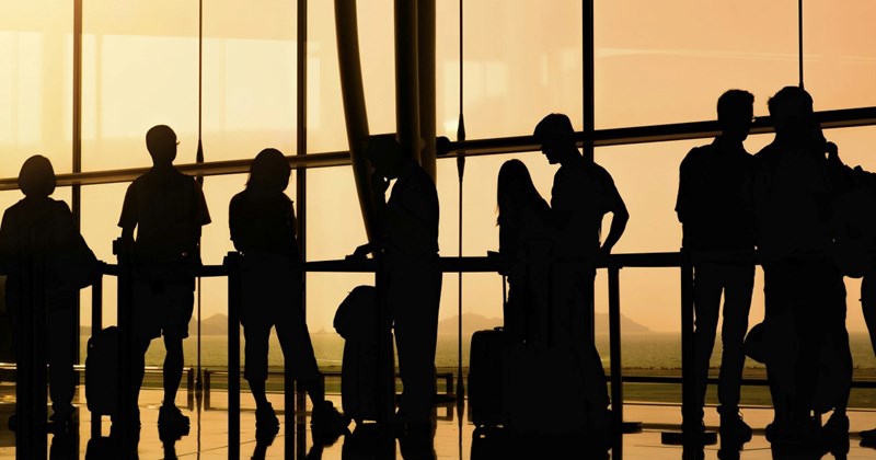 Mom and daughter attempt to cut airport lines while waiting for shuttle bus, only to have passenger immediately put them in their place: ‘Move back!’