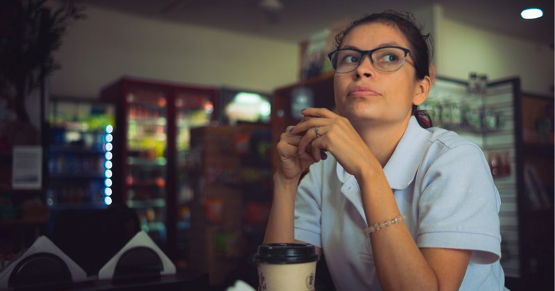 Doctor on call forced to dine and dash after server refuses to give her the check, leading restaurant manager to deduct the bill from server's wage