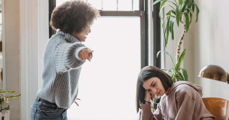 28-year-old woman discovers her "broke" best friend secretly has massive inheritance, she confronts her over years of unpaid loans: 'I was paying her rent'