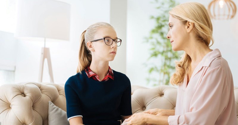 Actors portraying a stepmother and stepdaughter, who see themselves as mother and daughter, and call each other such. 