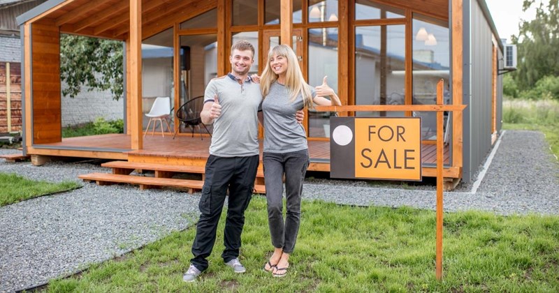 Homeowners overprice their property in order to afford a new and improved house, until friend decides to put them in their place: ‘You can't have everything you want’
