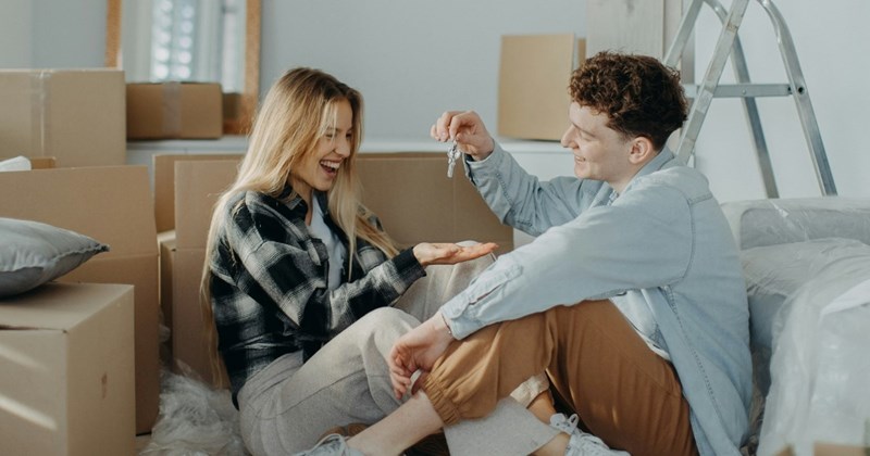 boyfriend finance money problems new homeowners moving in together partner Relationships - 45787141