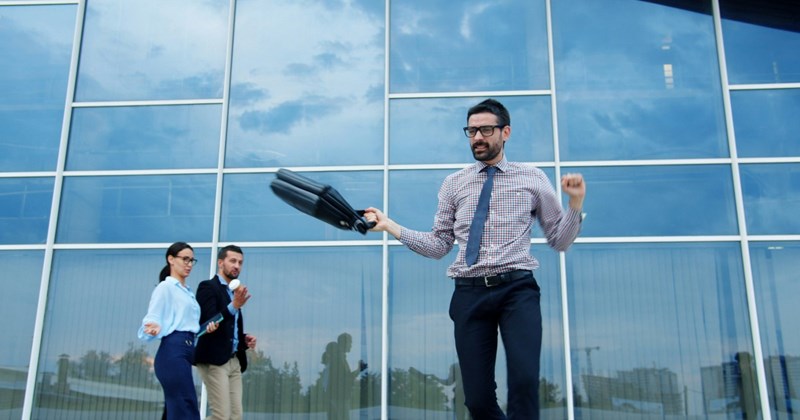 Manager fires UX architect after selling their work to a client at great profit, leading the employee to work directly with the client instead: ‘The company crashed’