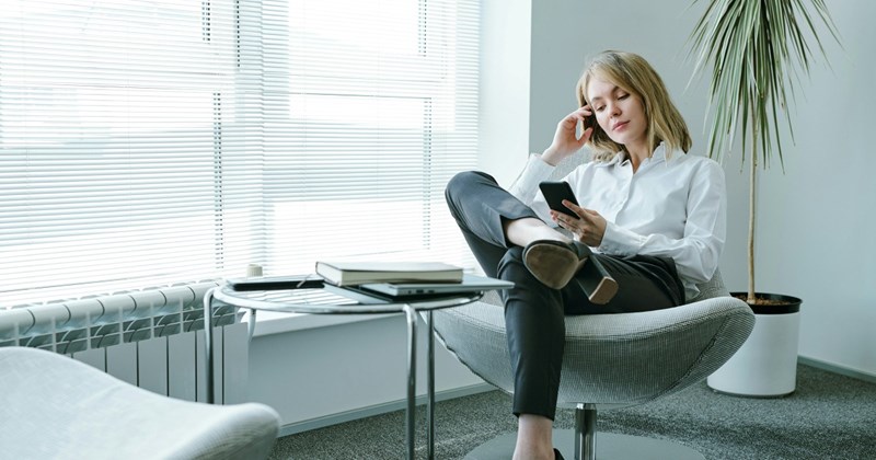 Manager refuses to reply to employee on her days off, yet keeps contacting them on their time off, employee doesn't respond: ‘Works both ways’