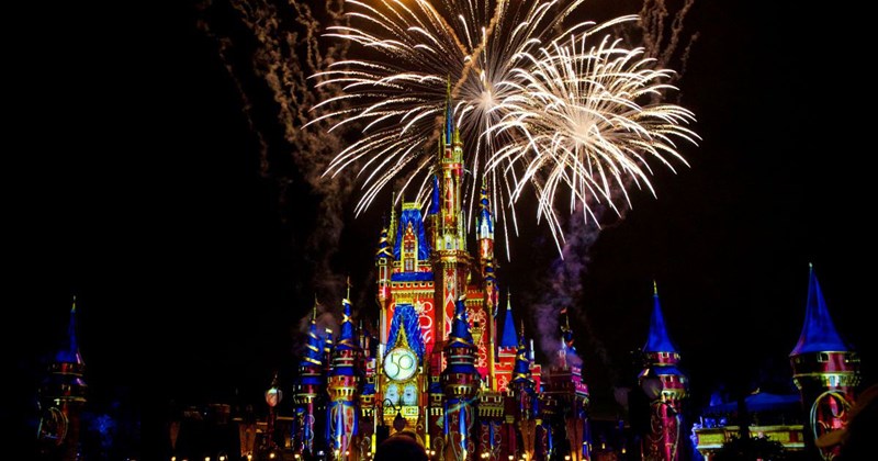 disney world Family grandma grandchildren expensive tickets money parents airplane vacation - 45906181