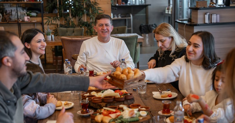 boyfriend food waste family dinner daughter family meals Family - 45988357