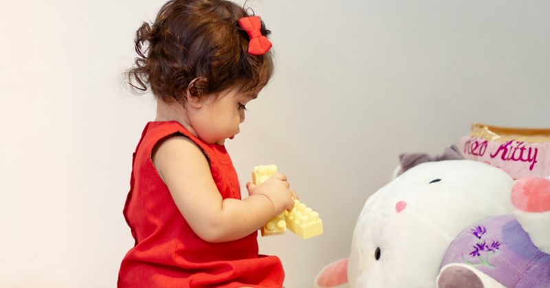 Some people connect more easily with their inner child. Sometimes, so much so that it’s difficult to distinguish them from the adult person also living inside them. If we got stuck at some developmental stage, maybe it’s helpful for us to try to re-elaborate it once we are older.