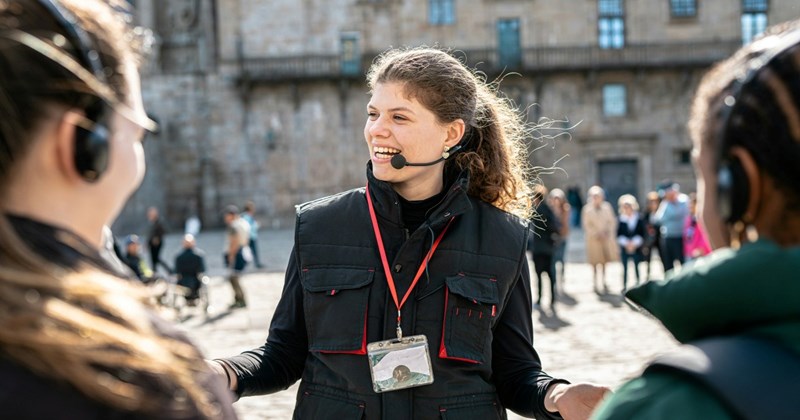 Tour guide refuses to delay tour after late guest calls to demand the group wait an hour for them: ‘Can’t you just ask people if they mind waiting?’