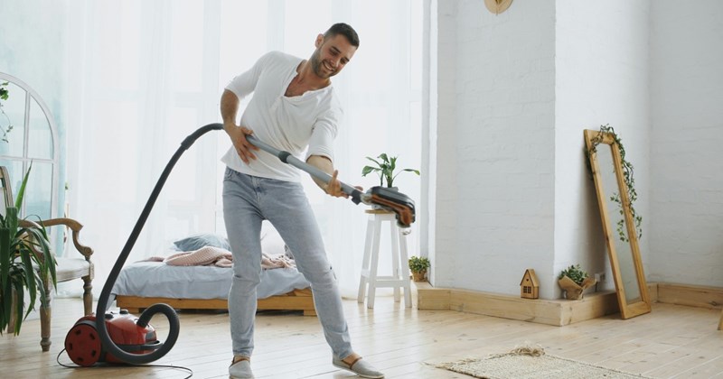 I don’t know how I feel about this story because I think an innocent person is paying for somebody else’s mistakes. The resolution here is clear: What should be drying the countertop should be one of the boyfriend’s belongings, but I don’t think the brother is seeing things clearly. 